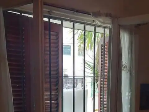 Casa de 3 ambientas  a reciclar, ideal inversor   - Wilde