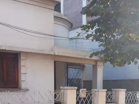 Casa de 3 ambientas  a reciclar, ideal inversor   - Wilde