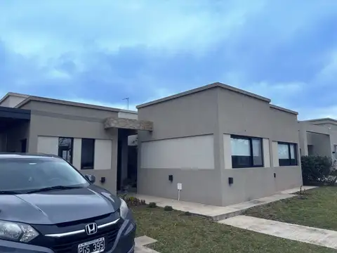 Venta Casa Lote Central barrio San Aflonso - Pilar del Este