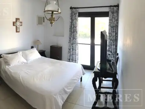 Casa 7 ambientes con 2 baños