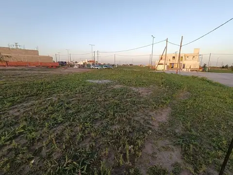 VENTA LOTE ESQUINA DE 601 M2 EN DOCTA PARQUE