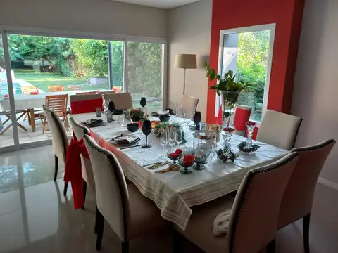 Casa en Alquiler Temporal con 2 cocheras