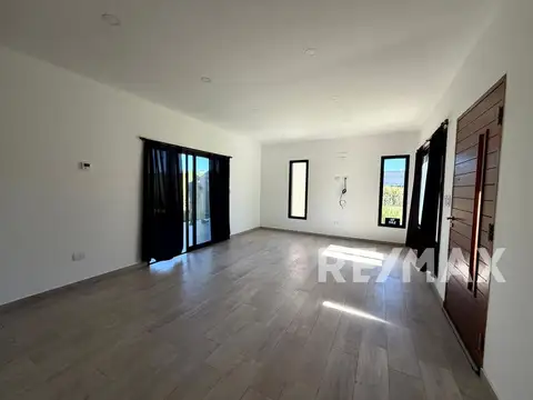 Casa en Venta en Pilar del Este - San Ramon, USD 185.000