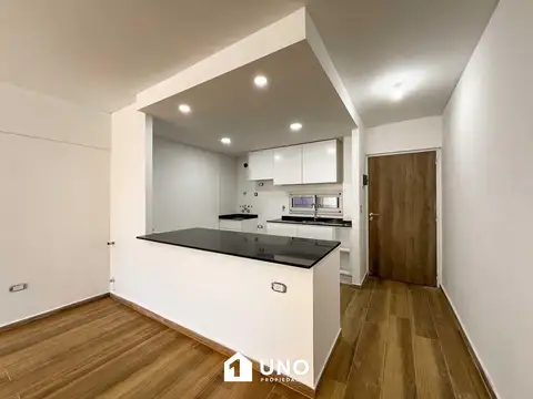 Córdoba y Suipacha - Amplio Dpto de 2 Dormitorios Externo. Posibilidad cochera.