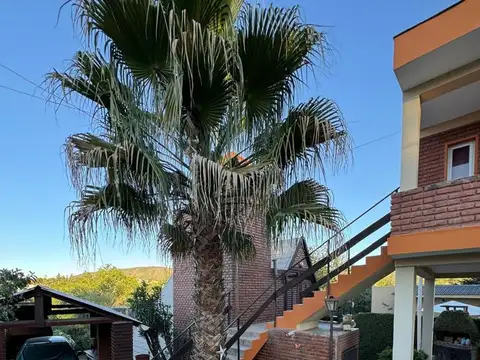 Casa 15 ambientes con 5 baños