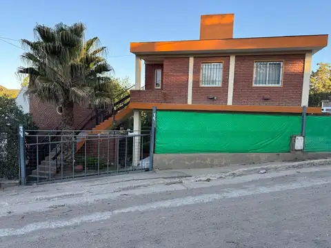 VENTA CASA CON DEPARTAMENTOS EN CARLOS PAZ , CBA.