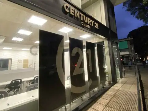 LOCAL COMERCIAL, 2 PLANTAS CON TZA Y DECK PRIVADO, TODO DESTINO, LUMINOSO