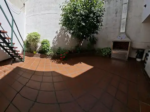 CASA TIPO PH con AMPLIO PATIO, PARRILLA Y TERRAZA