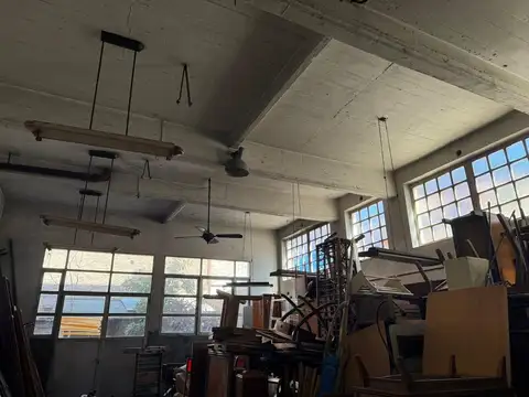 DEPOSITO, GALPON O  TALLER DE 230 M - CONSTITUCION