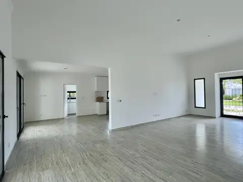 Casa 6 ambientes con 4 baños