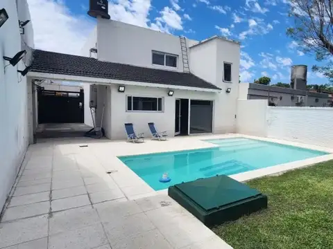 ¡Oportunidad Única! Venta de Casa de 6 Ambientes con Quincho