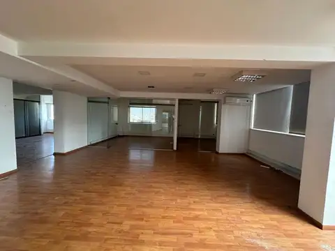 Oficina en Alquiler con 1 cochera