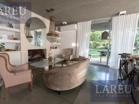 Casa en Venta con 3 cocheras