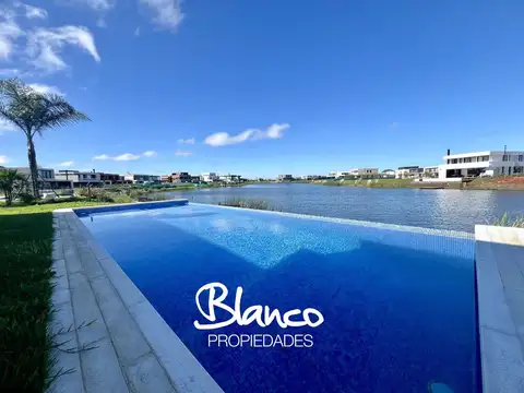 Casa 6 ambientes con 4 baños