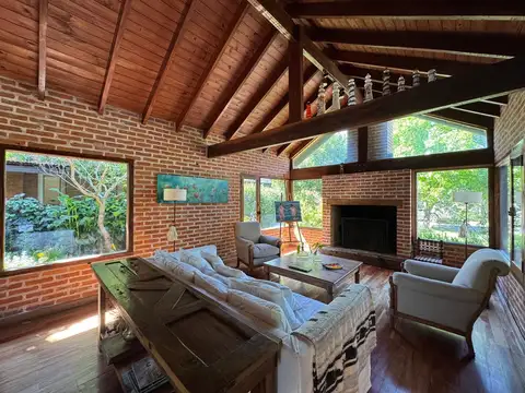 Casa en Venta con 4 cocheras