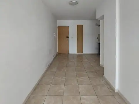 Departamento en alquiler de un dormitorio, moderno, centro, balcón.