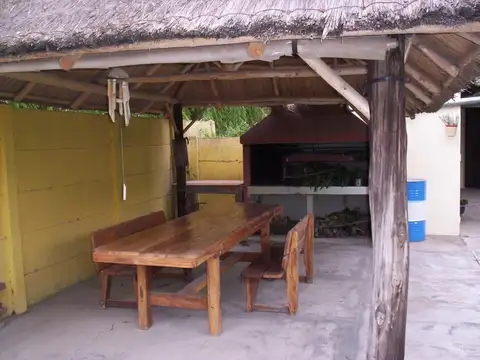 Casa en venta - 3 Dormitorios 2 Baños - 666Mts2 - Magdalena