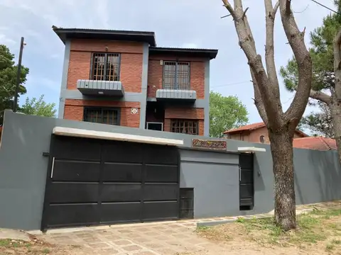 Casa en venta de 4 dormitorios c/ cochera en Mar de Ajo