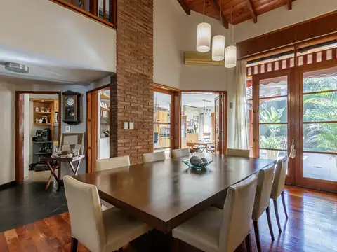 Casa 7 ambientes con 4 baños