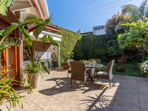 Venta casa 4 dormitorios con patio verde en Abasto