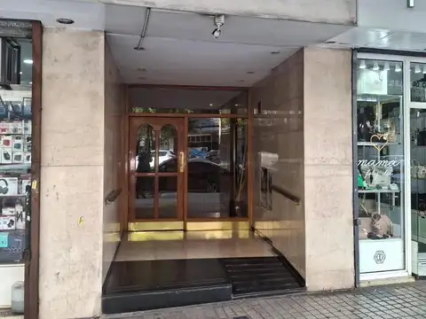 Avenida Rivadavia e/ Ángel Gimenez y Parral