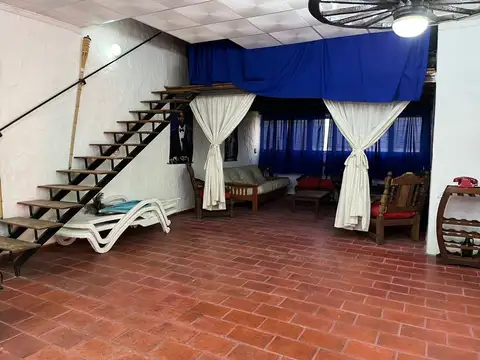 Calle Sargento Cabral y Glicinas 100