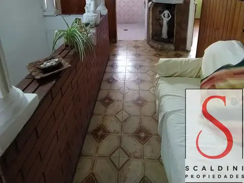 Casa en venta de 4 dormitorios c/ cochera en Tiro Suizo