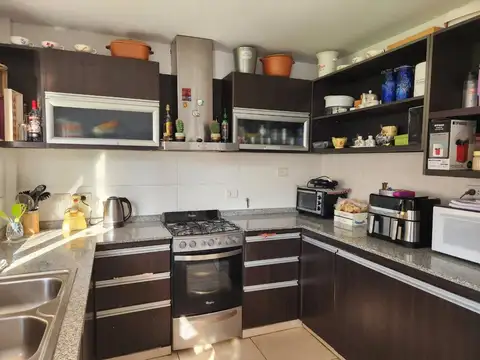 Casa en Alquiler con 1 cochera