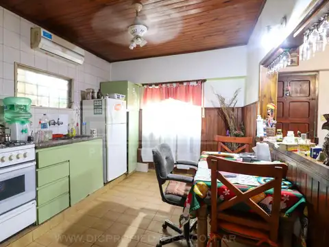 Casa 7 ambientes con 1 baño