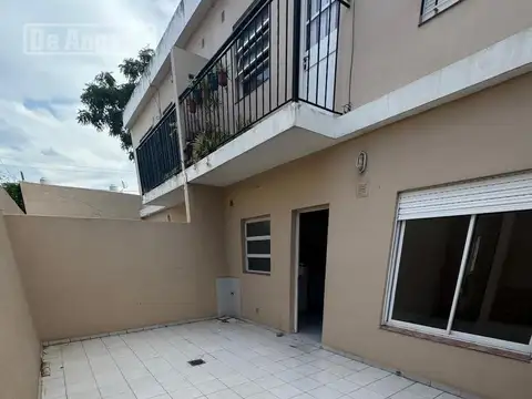Depto Tipo Casa en Alquiler de 3 ambientes