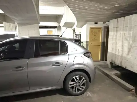 Excelente cochera fija en Colegiales