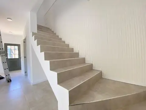 Casa en Venta con 3 cocheras