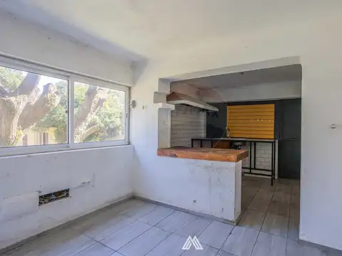 Casa 10 ambientes con 4 baños