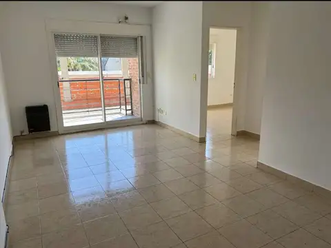 3 ambientes con balcón y pileta