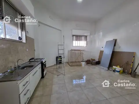 PH En Esquina Ideal 2 Familias y o inversor a 4/C de Av. maipu