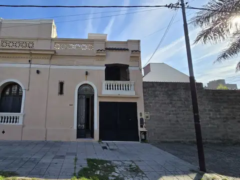 Hermosa Casa 4 Ambientes en Lanús Este Venta