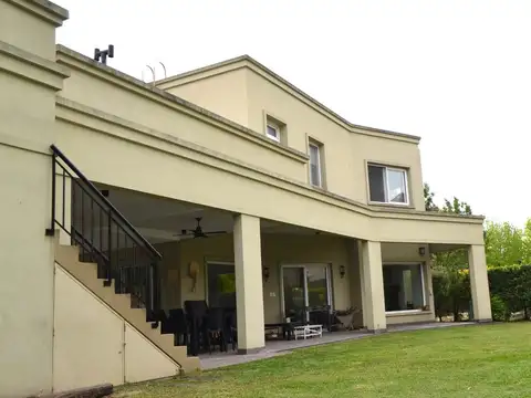 Casa en Alquiler de 3 dormitorios