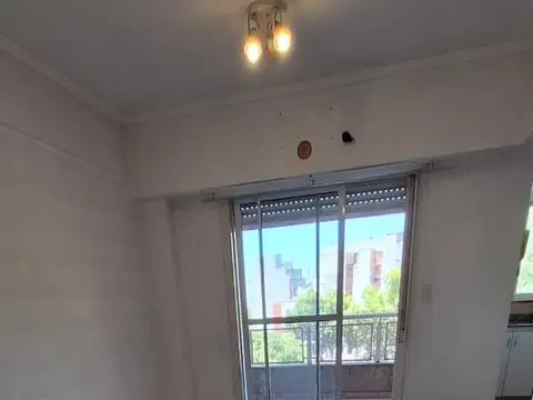 VILLA LURO. MEDINA AL 100. DTO.2 AMB. CON BALCON FTE,5TO PISO MUY LUMINOSO