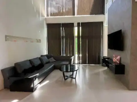 Casa 5 ambientes con 4 baños