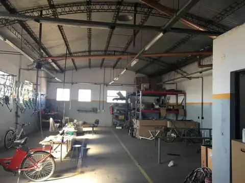 Galpon en Venta en Sarandi, USD 250.000