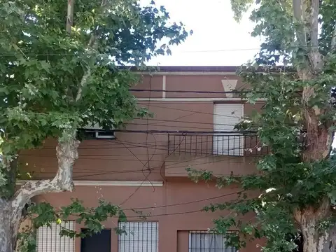 PH DE 3 AMBIENTES CON PATIO A RECICLAR 