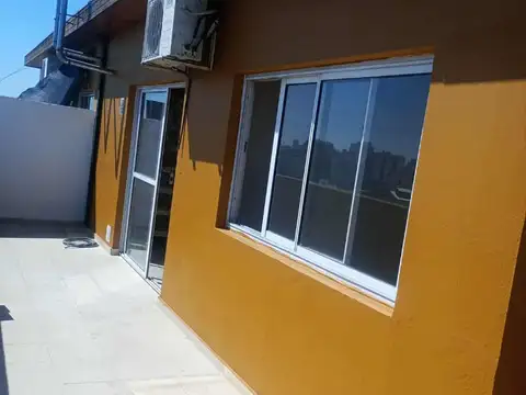 hermoso dos ambientes, muy luminoso, c/ balcon aterrazado super amplio , a dos cuadras de Av Rvia