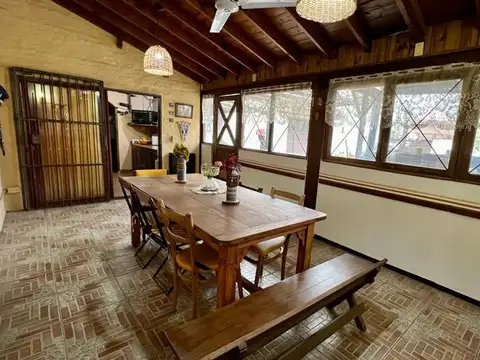 CASA 4 AMBIENTES JARDIN PILETA Y QUINCHO SOURDEAUX