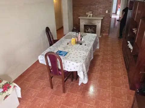 4 AMBIENTES CON COCHERA AL FRENTE *OPORTUNIDAD*