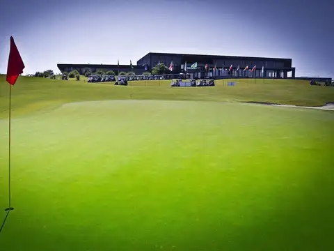 Lote en Venta a la laguna central en El Golf, Nordelta 100