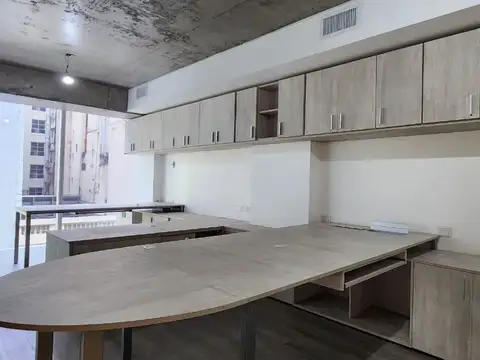 Oficina en Av. Córdoba esquina Uruguay 59m2  con piso impecable  