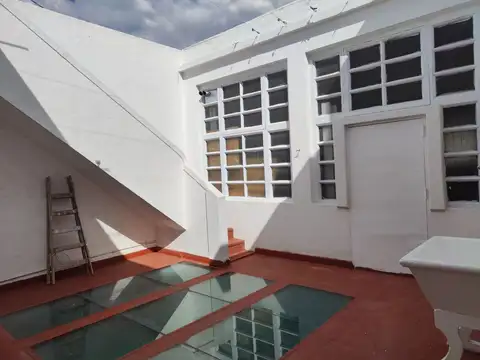 PH de 4 ambientes con patio, terraza y balcon