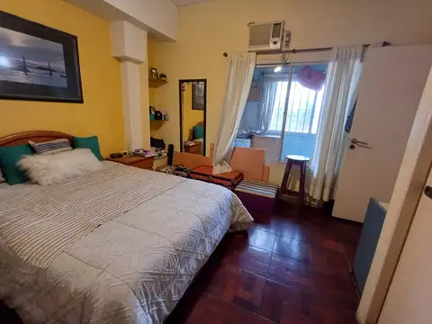 Excelente PH de 3 ambientes. 2 Dormitorios. Lavadero. Terraza. APTO CREDITO.