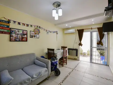 PH DOS DORMITORIOS EN VENTA LA PLATA, PATIO