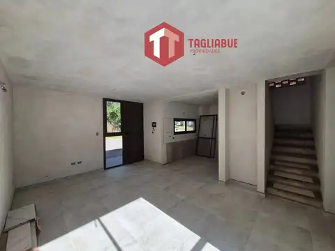 Casa 4 ambientes con 2 baños